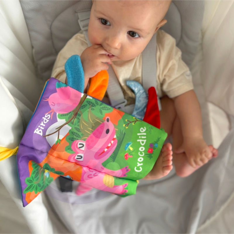 WOOPIE BABY Boekje van stof gemaakt met Bosdieren en dierenstaartjes