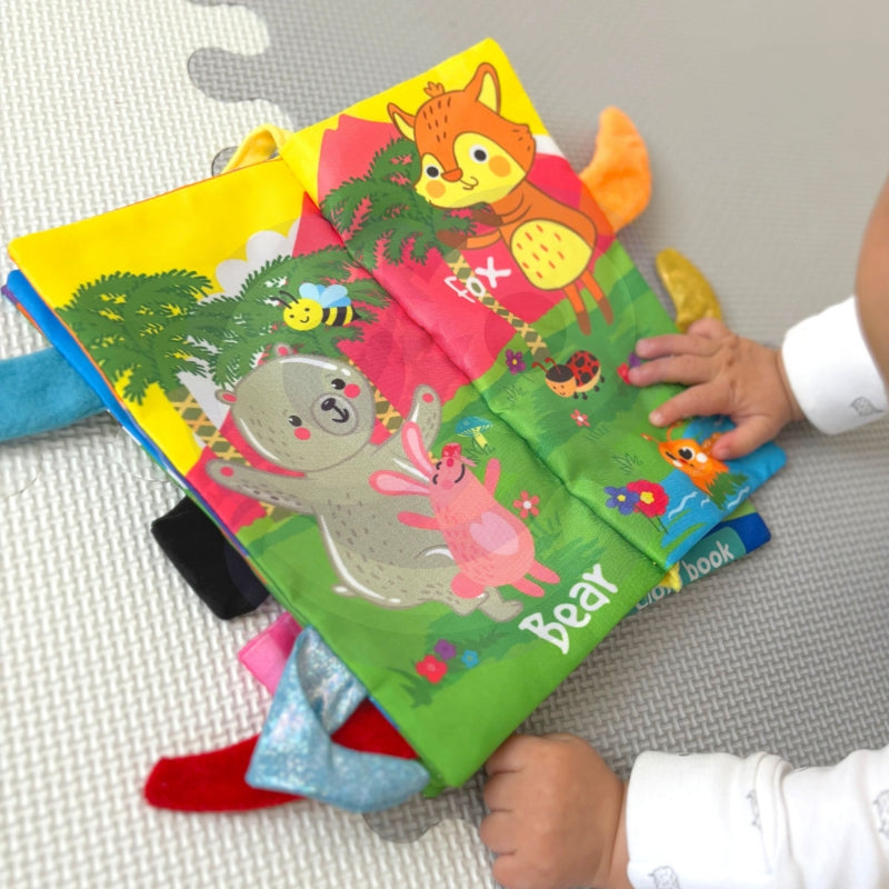 WOOPIE BABY Boekje van stof gemaakt met Bosdieren en dierenstaartjes