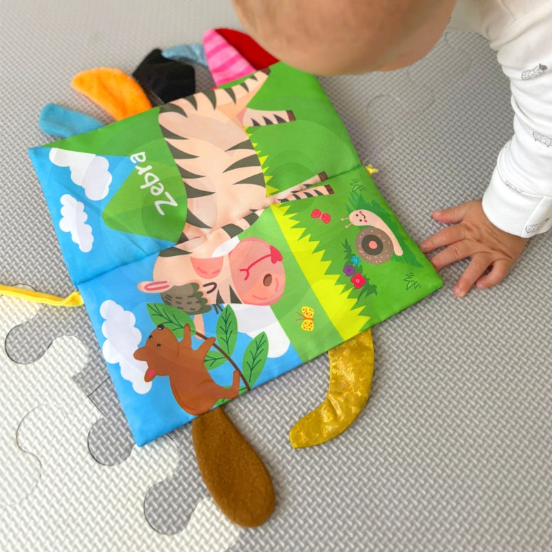 WOOPIE BABY Boekje van stof gemaakt met Bosdieren en dierenstaartjes
