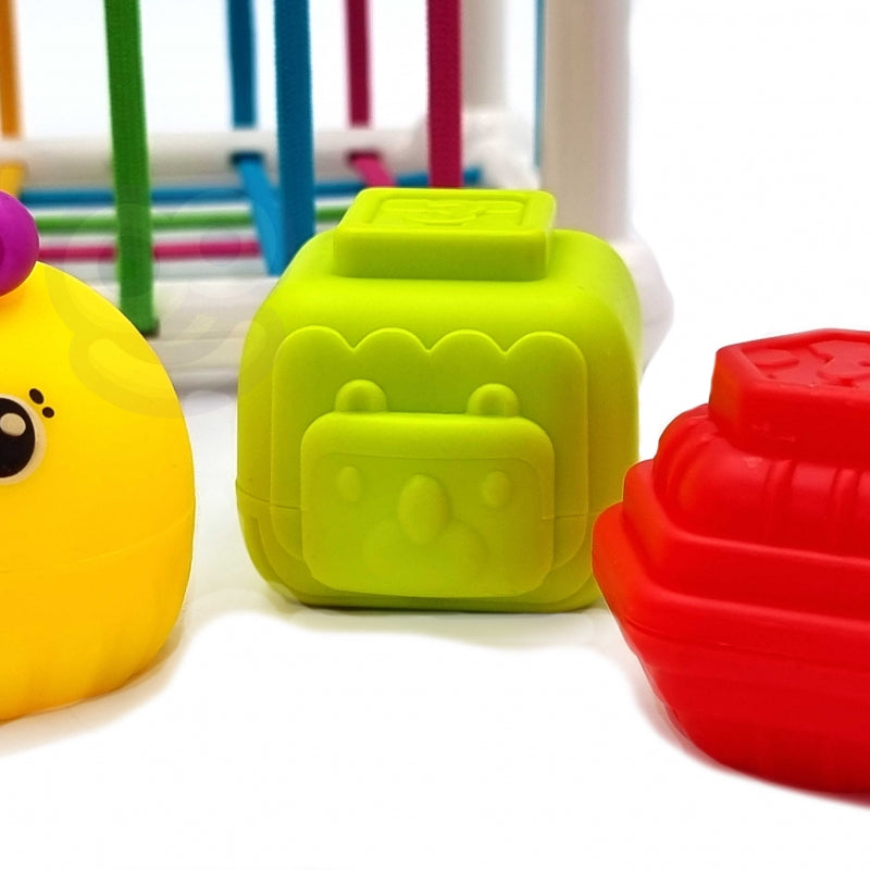 WOOPIE BABY Flexibele Sensorische Kubus - Sorteer dieren + Rammelaar 7 stuks