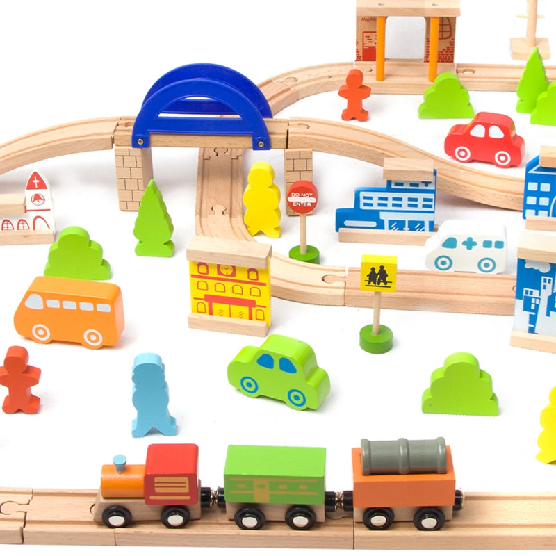 CLASSIC WORLD Houten Treinset met Spoorbaan + Figuren 110 stuks
