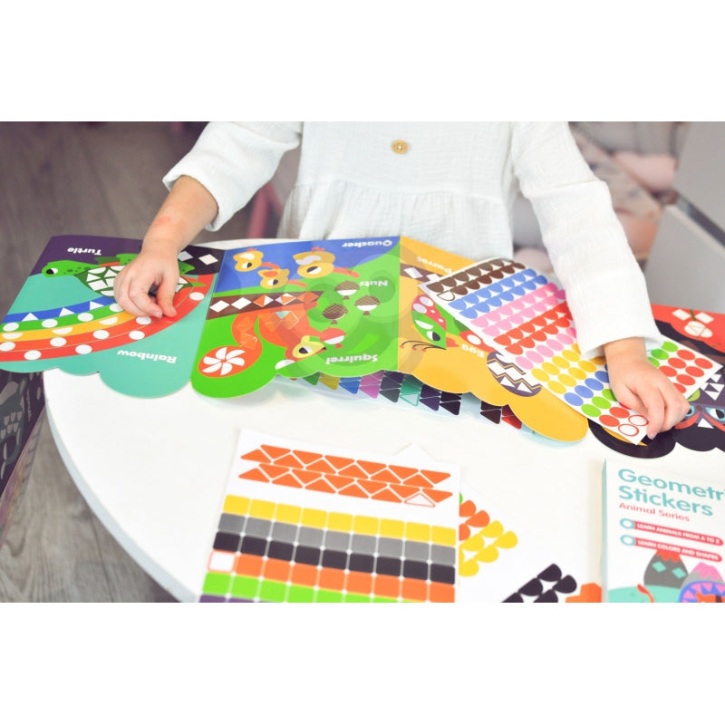 WOOPIE ART&FUN Sticker boek Dieren - Plakboek 504 stuks - Vorm- en Kleurenmatch  (Engelstalig)